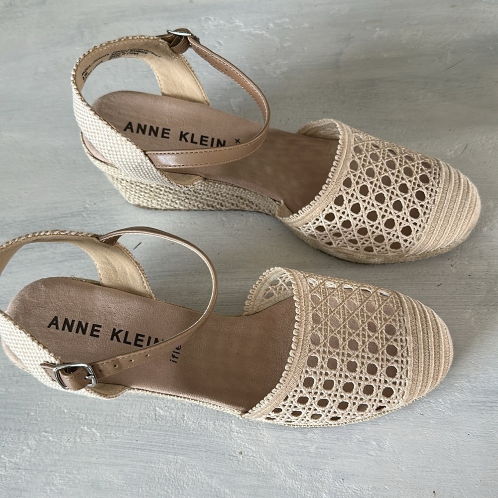 Anne Klein Women’s Zida Woven Espadrille Wedge Sandal 8.5 Summer 2” Shoe Neutral - Picture 9 of 16